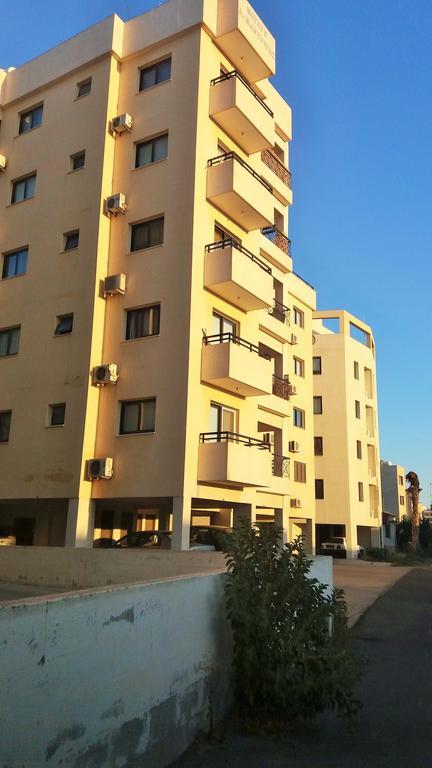 101 Mandritis Court Apartamento Lárnaca Exterior foto