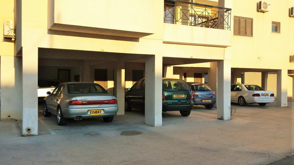 101 Mandritis Court Apartamento Lárnaca Exterior foto